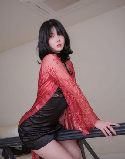 厨房围裙下的丰满岳妈
